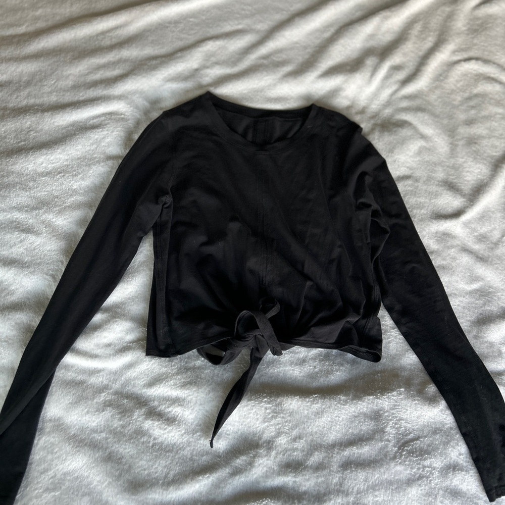 Long sleeve Lululemon tie shirt